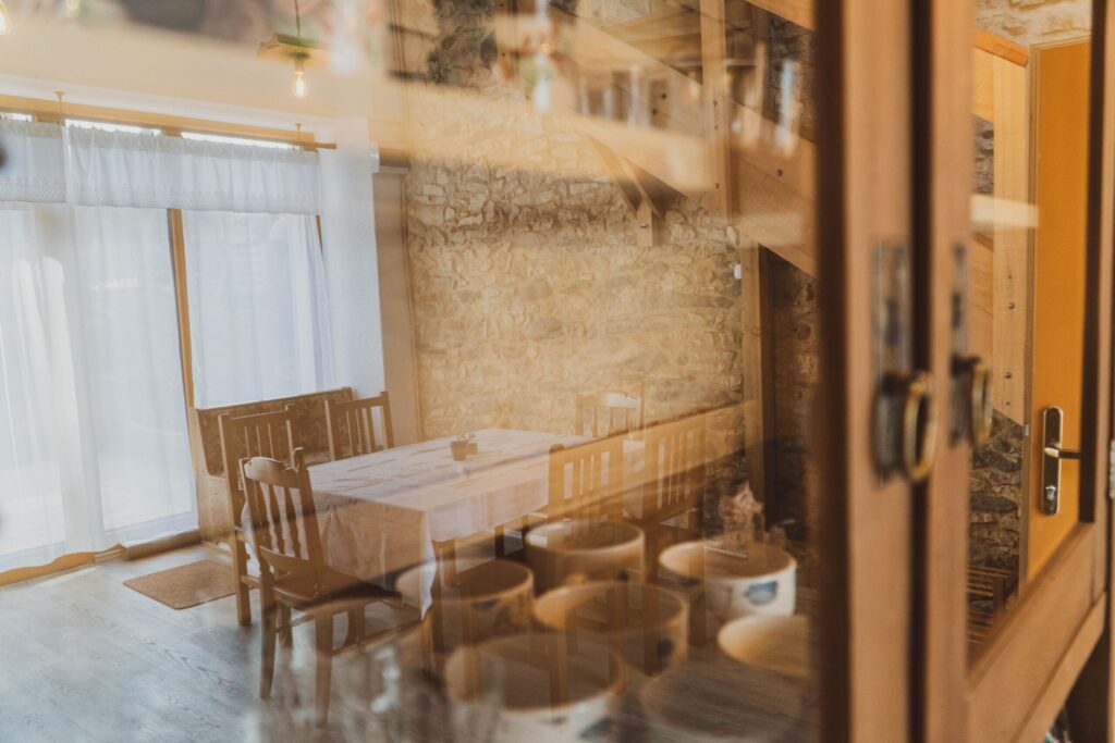 Webdesigner online munka közben, weboldal készítés kreatív webdesignnal.